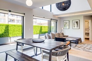 2 bedrooms, desk, Internet - Bahati Executive Pad (Cape Town)