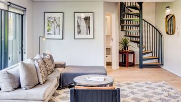 Apartment | 2 bedrooms, desk, Internet