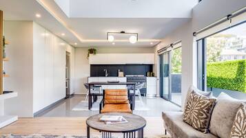 Apartment | 2 bedrooms, desk, Internet