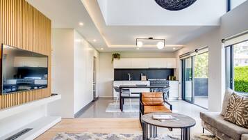 Apartment | 2 bedrooms, desk, Internet