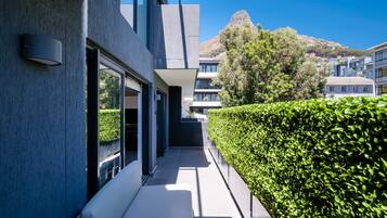 Apartment | 2 bedrooms, desk, Internet