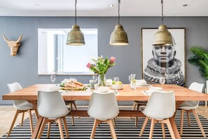 Villa | 3 bedrooms, Internet - Elegant Villa w Coastal Views Nestled Below Lions Head The Grange (Cape Town)