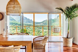 House | 6 bedrooms, desk, Internet