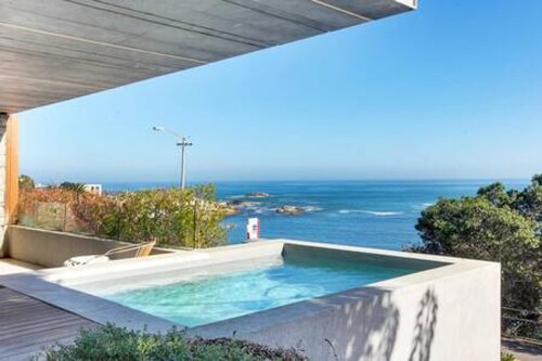 Modern Seaside Apartment w Incredible Views Lillamton