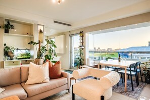 1 bedroom, desk, Internet - Extraordinary Stay in Mouille Point The Apartment (Cape Town)