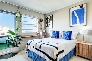 1 bedroom, desk, Internet - Extraordinary Stay in Mouille Point The Apartment (Cape Town)