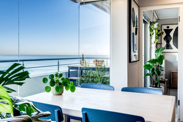 1 bedroom, desk, Internet - Extraordinary Stay in Mouille Point The Apartment (Cape Town)