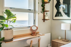 1 bedroom, desk, Internet - Extraordinary Stay in Mouille Point The Apartment (Cape Town)