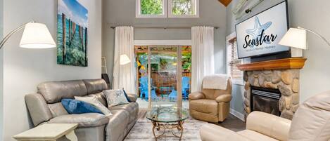 Smart-TV, peis og bøker