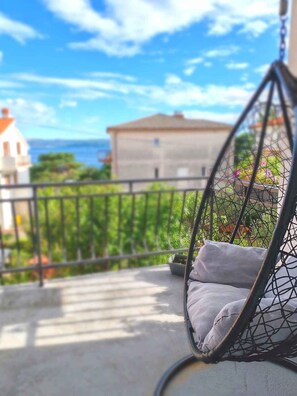 Property grounds - Holiday apartment with balcony (Crikvenica)