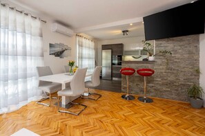 Dining - Holiday apartment with balcony (Crikvenica)