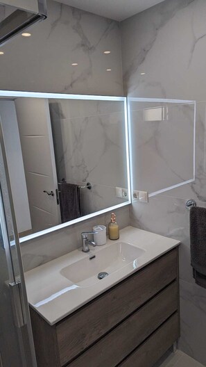 Free toiletries, hair dryer, towels, soap - Comfortable Studio in Marbella With sea Views (Marbella)