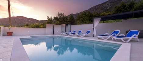 Piscine extérieure, piscine chauffée