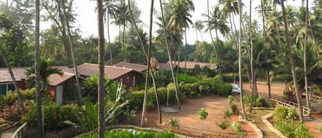 Vista frontal de la propiedad