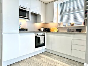 Frigorifero, microonde, forno, macchina per tè/caffè