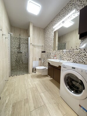 Shower, hair dryer, towels, soap - Wohnung am Meer (Trzebiatów)