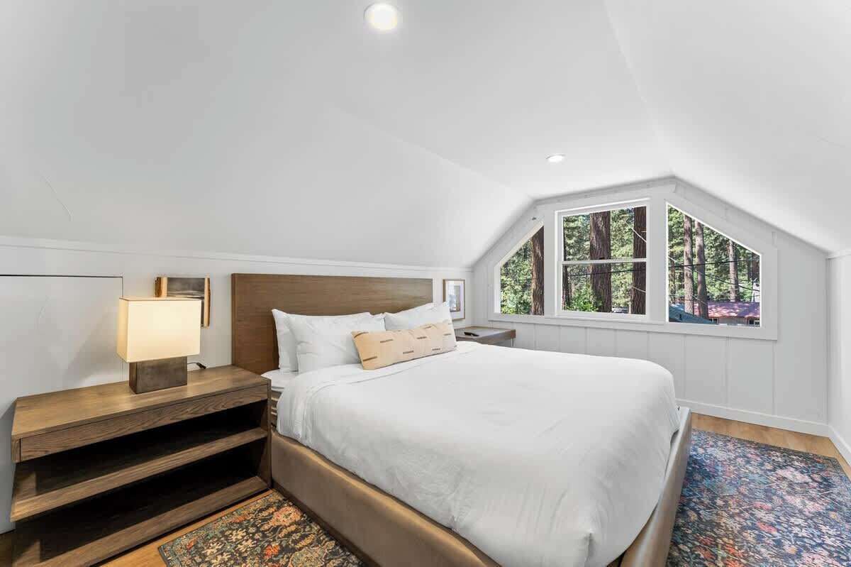 5 bedrooms, iron/ironing board, free WiFi, bed sheets