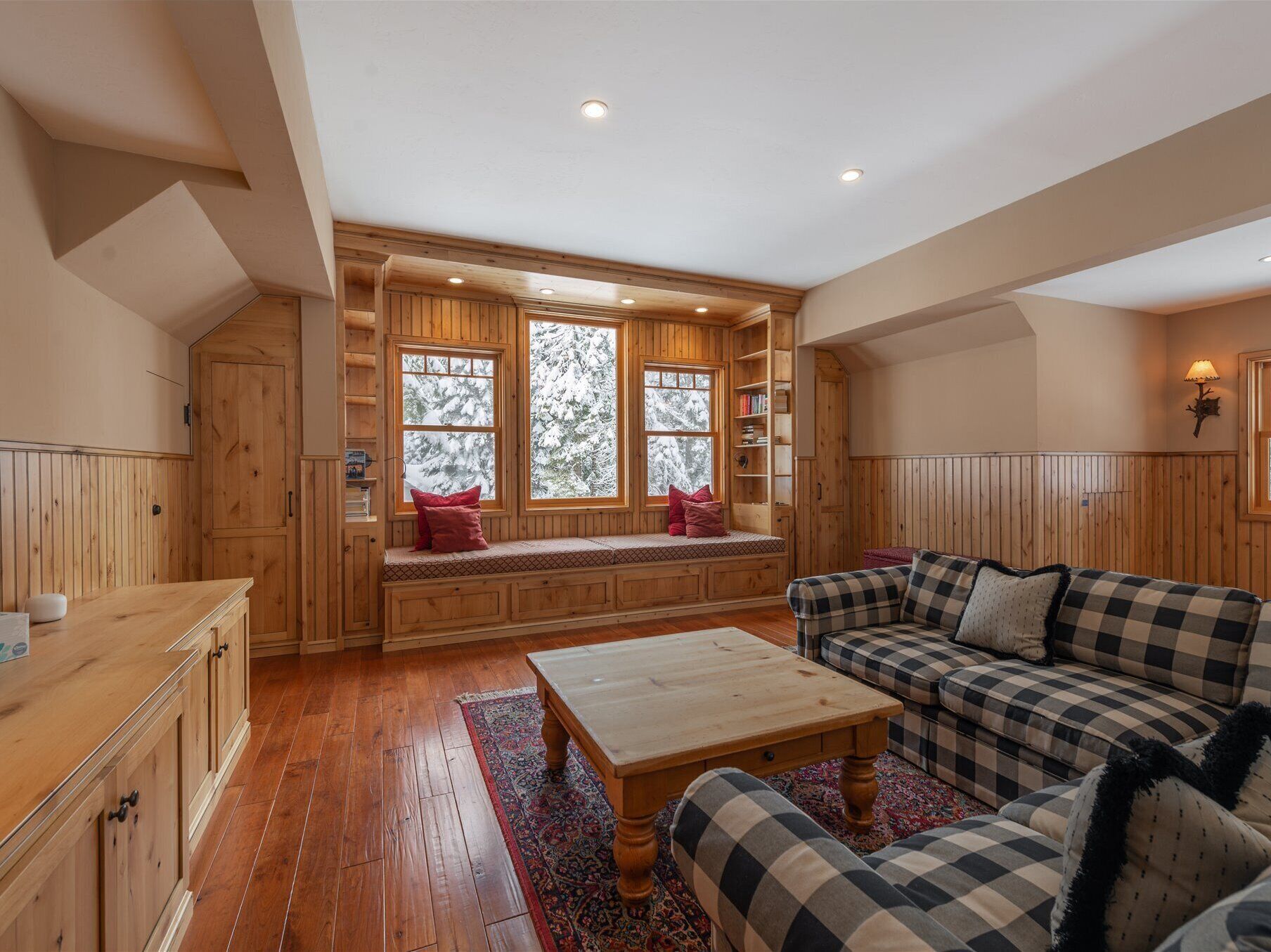 Smart TV, fireplace, video games, DVD player