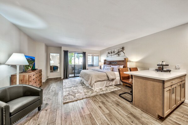 Tabla de planchar con plancha, wifi gratis y ropa de cama 