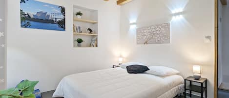 4 bedrooms, WiFi, bed sheets
