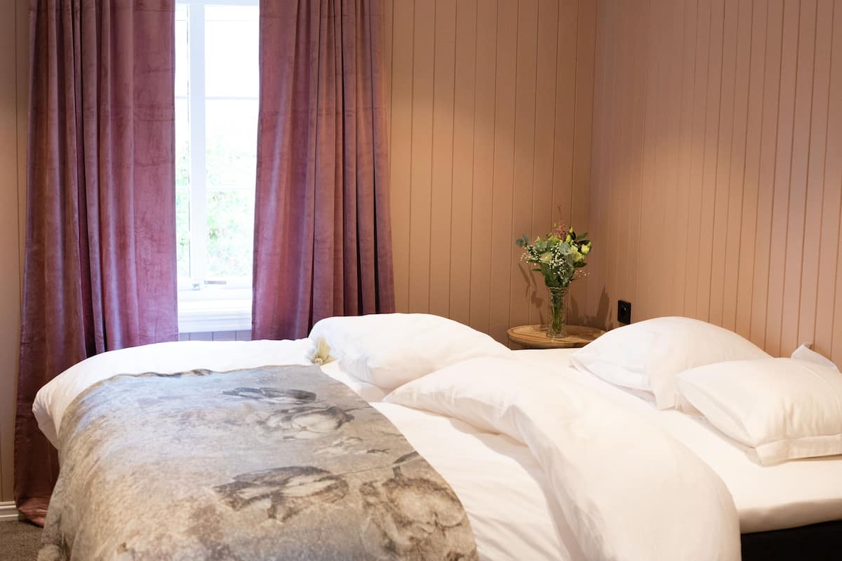 Premium tweepersoonskamer | Pillowtop-bedden, gratis wifi, beddengoed
