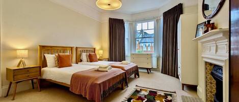 5 slaapkamers, een strijkplank/strijkijzer, wifi, beddengoed