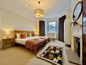 5 quartos, ferros/tábuas de passar roupa, Wi-Fi, roupa de cama