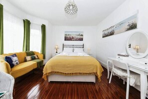 3 chambres, fer et planche à repasser, Wi-Fi, draps fournis