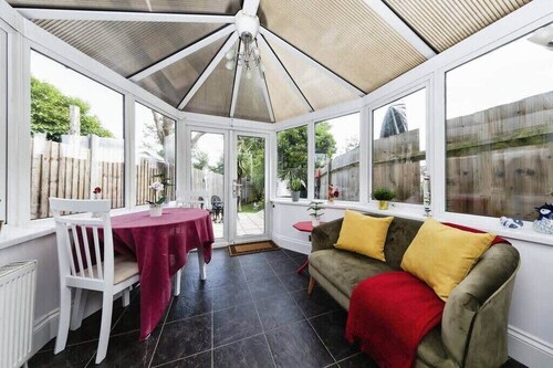 Elegant 3-Bedroom House in London