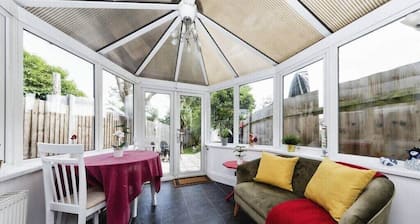 Elegant 3-Bedroom House in London
