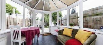 Elegant 3-Bedroom House in London