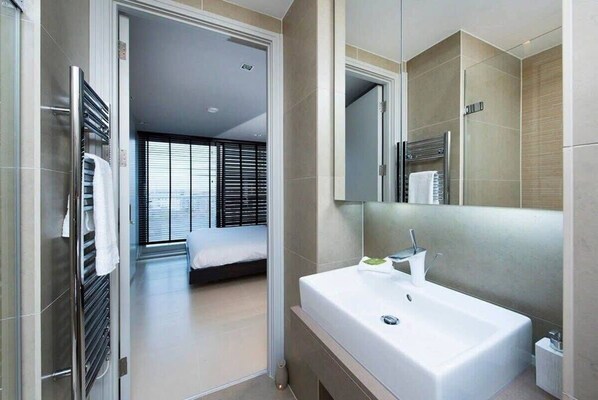 3 Schlafzimmer, Bügeleisen/Bügelbrett, WLAN, Bettwäsche