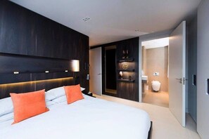 3 bedrooms, iron/ironing board, WiFi, bed sheets - Luxury Penthouse with Stunning London Views (Greater London)