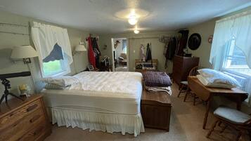 1 bedroom, bed sheets