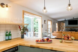 Interior - Hot Tub • Game Room • Fire Pit – Cozy Catskills Cabin Near Hunter & Windham (East Jewett)