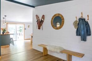 Interior - Hot Tub • Game Room • Fire Pit – Cozy Catskills Cabin Near Hunter & Windham (East Jewett)