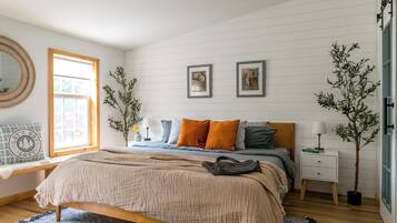 3 habitaciones, escritorio, tabla de planchar con plancha y wifi gratis