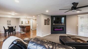 Smart TV, fireplace, stereo