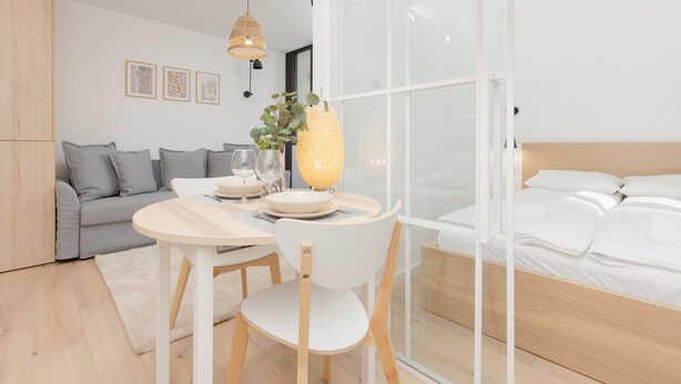 Coffee/tea maker, microwave, dishwasher, cookware/dishes/utensils - Apartment Kościuszki by Renters (Kraków)