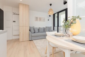 Microwave, dishwasher, coffee/tea maker, cookware/dishes/utensils - Apartment Kościuszki by Renters (Kraków)