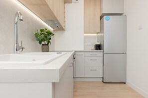 Microwave, dishwasher, coffee/tea maker, cookware/dishes/utensils - Apartment Kościuszki by Renters (Kraków)