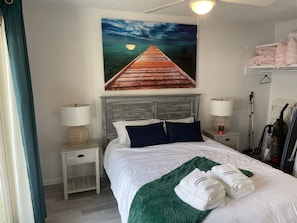 1 slaapkamer, een strijkplank/strijkijzer, gratis wifi, beddengoed