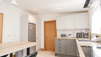 KylskÄp, diskmaskin, vattenkokare och brödrost