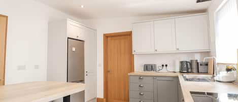 Fridge, dishwasher, electric kettle, toaster