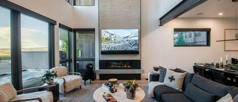 Smart-tv och eldstad