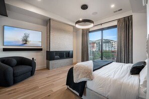 4 多间卧室、办公桌、熨斗/熨衣板、旅行婴儿床