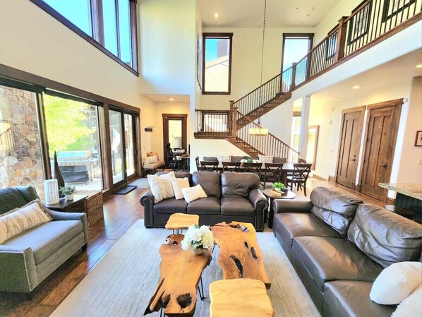 Smart TV, fireplace, offices, printers