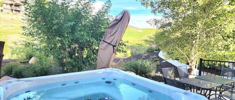 Tina de hidromasaje al aire libre