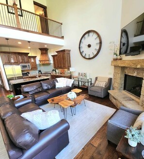 Smart TV, chimenea, oficina, impresora