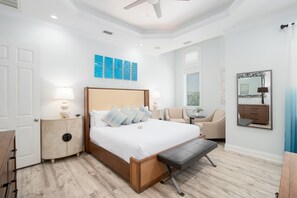 6 slaapkamers, een bureau, een strijkplank/strijkijzer, gratis wifi